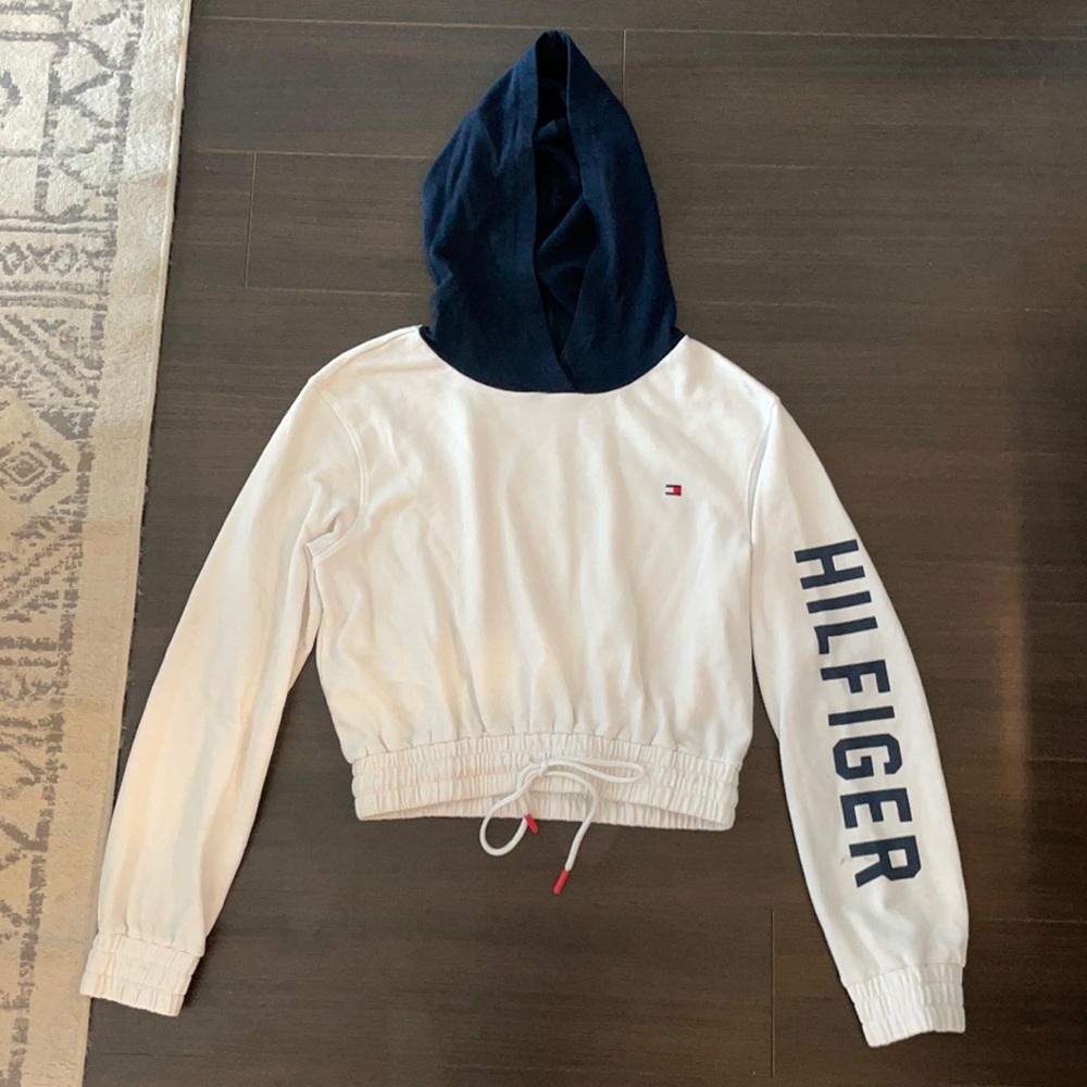 Tommy Hilfiger white cropped sweatshirt